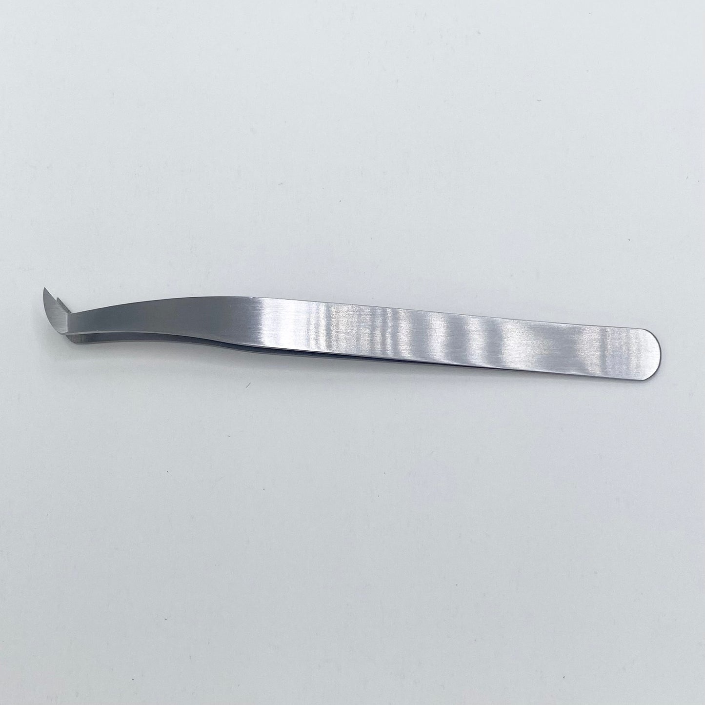 Booted busy bee tweezer